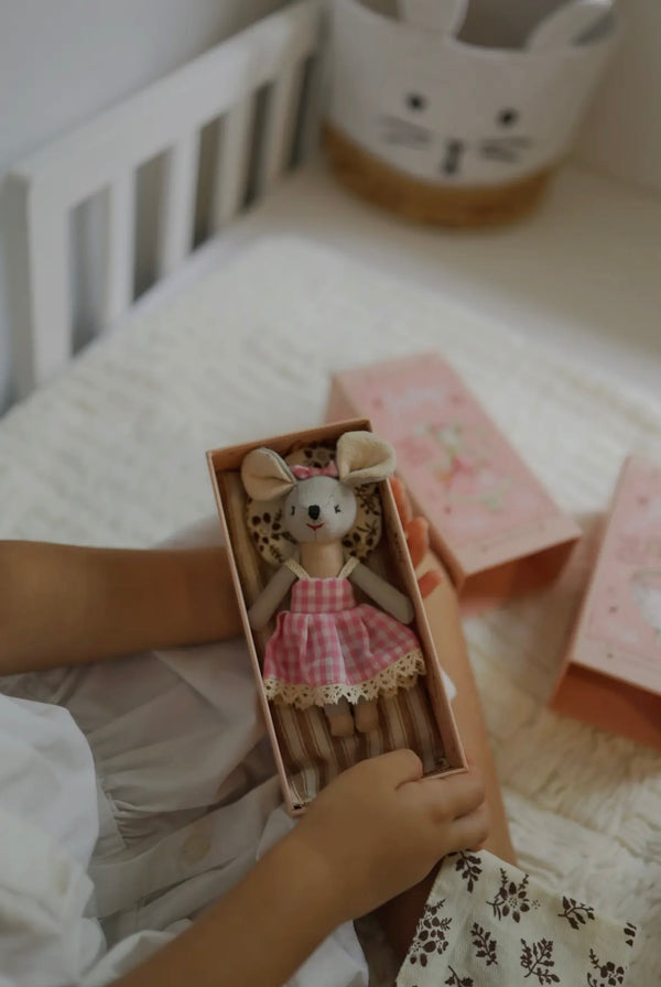 LEVLOVS Mouse Lulu in A Box with the Bedding