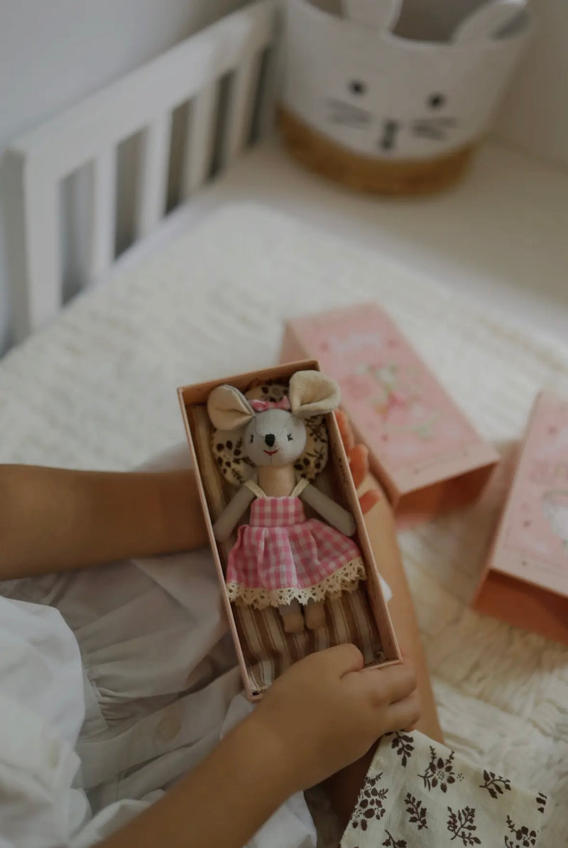 LEVLOVS Mouse Lulu in A Box with the Bedding